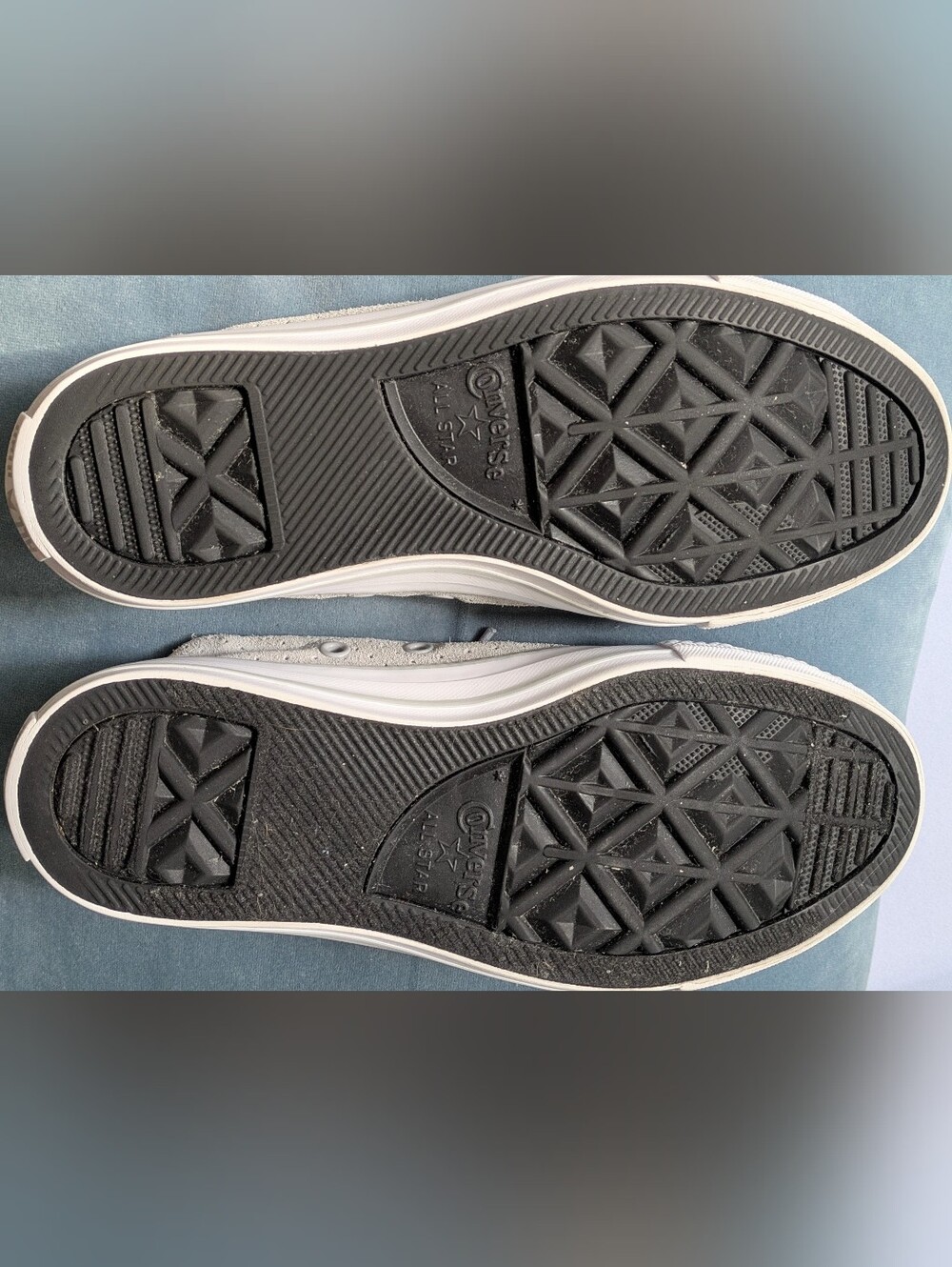Converse Leather Light Gray Low-Top. Like New. Size 7 - Picture 12 of 12